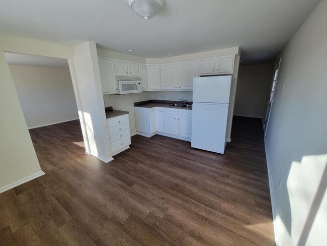 Building Photo - 4922 S Harrison St