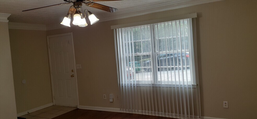 Building Photo - 3024 Spruce Cir