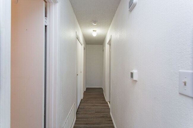 Building Photo - 3 Bedroom 2 Bath Home for Lease!