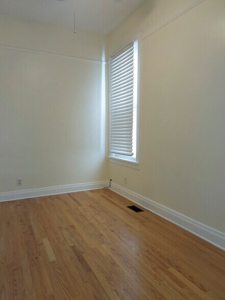 Building Photo - 3446 N Damen Ave