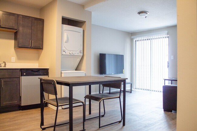 Interior Photo - 57 E Chalmers St