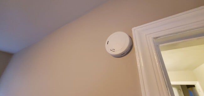 Building Photo - 2807 Spring Garden Street