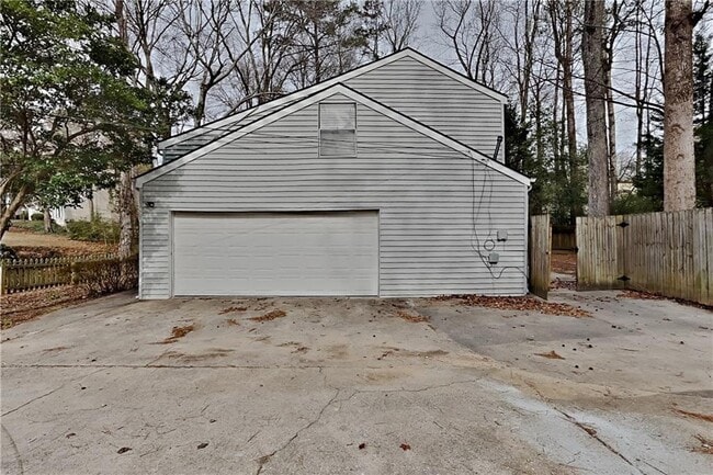 Building Photo - 2731 Georgian Terrace