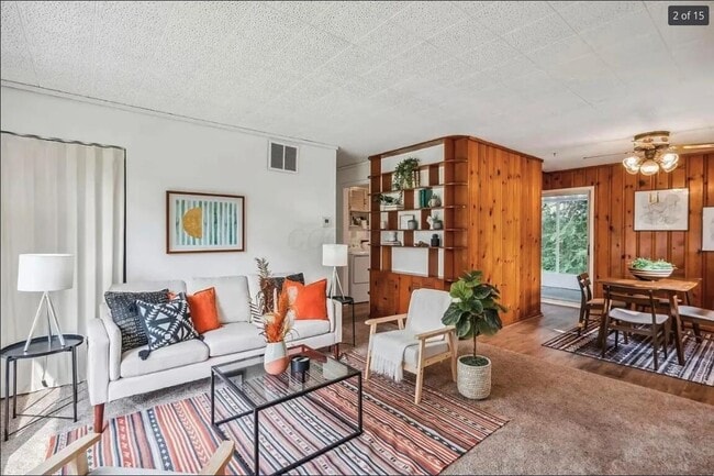 Building Photo - 1644 Eastbrook Dr S