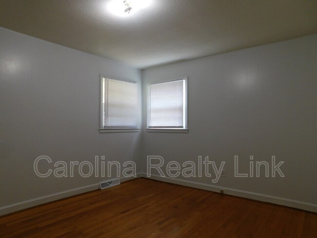 Building Photo - 6119 Tuckaseegee Rd