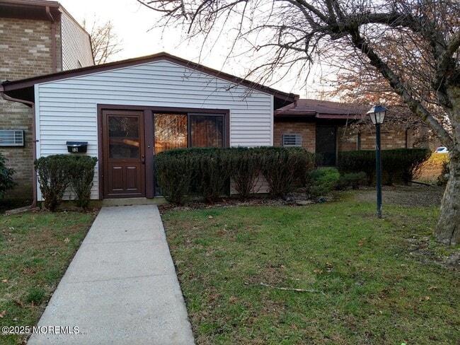 Building Photo - 137 Amberly Dr