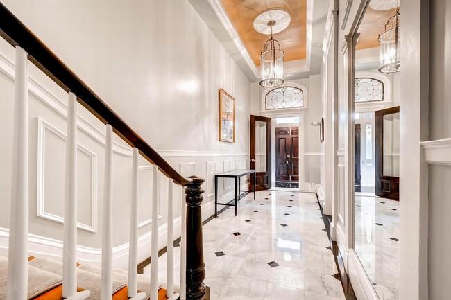 Building Photo - 708 Park Ave