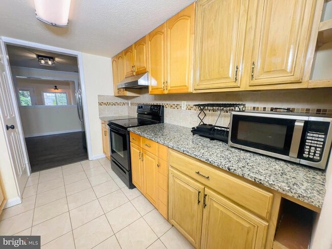 Building Photo - 673 Quail Dr