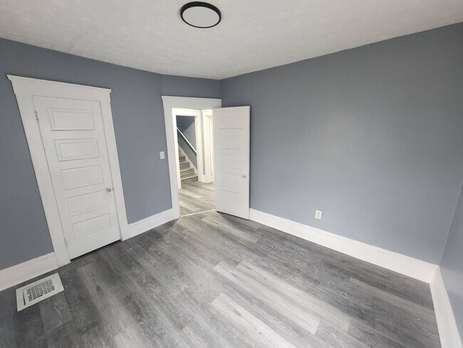 Building Photo - Charming 3-Bedroom Property in Prime Location