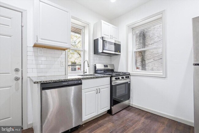 Building Photo - 5551 Addison St