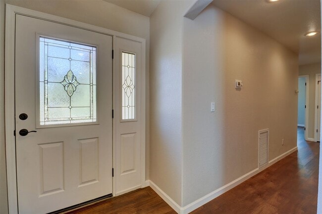 Building Photo - Immaculate 3 bedroom, 2 bath home in Prescott Heights