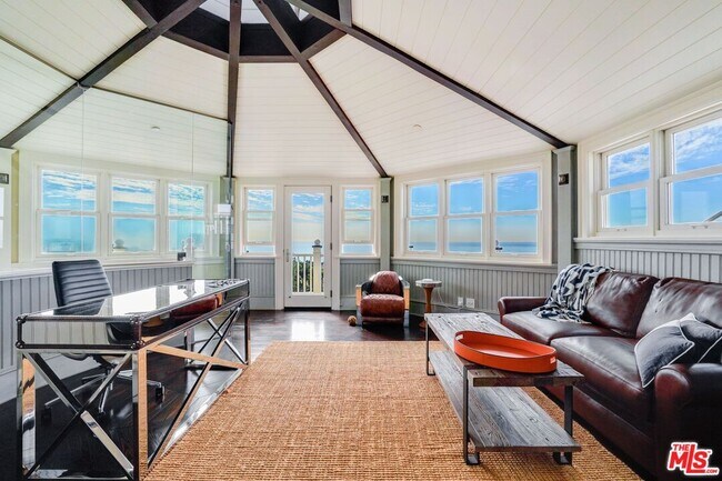 Building Photo - 6277 Sea Star Dr