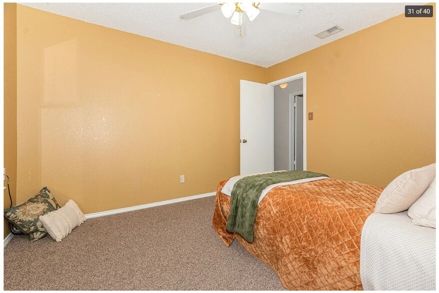 Building Photo - 404 Nita Ln