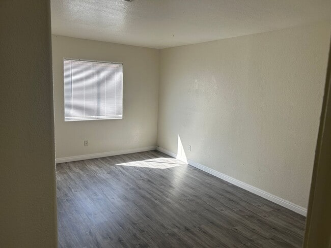 Building Photo - 2 Bed / 2 Bath Condo for Rent