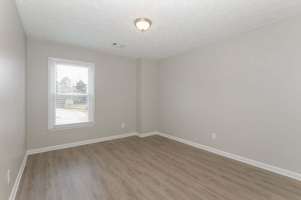 Building Photo - 2403 Scarlet Ln SE