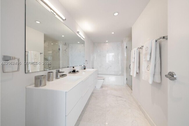 Building Photo - 9940 W Bay Harbor Dr