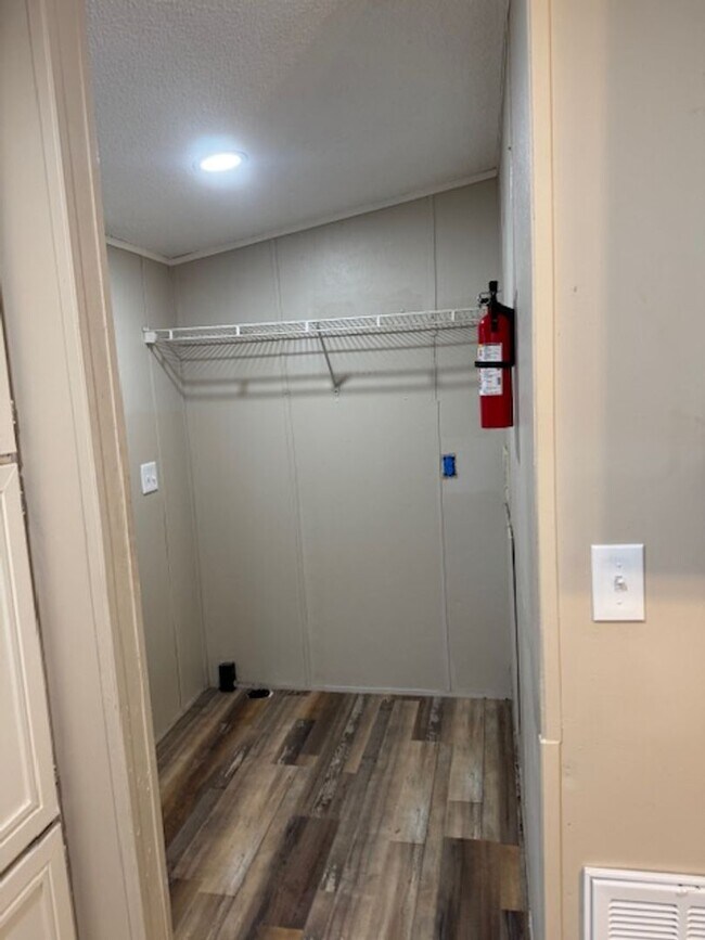 Building Photo - **3/2 Manufactured home near Boggy Creek Road/Taft**