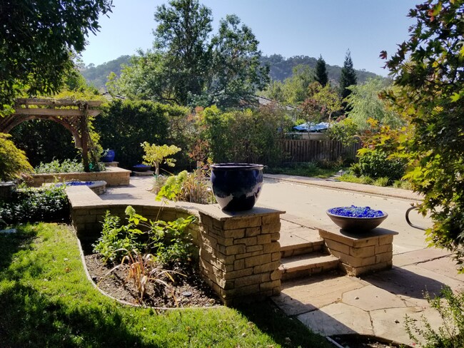 Building Photo - 5 Bed 4 Bath Gated Home In Alamo