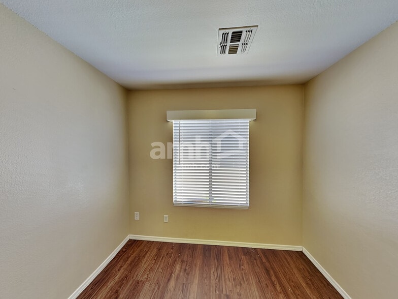 Building Photo - 16425 N 113th Dr
