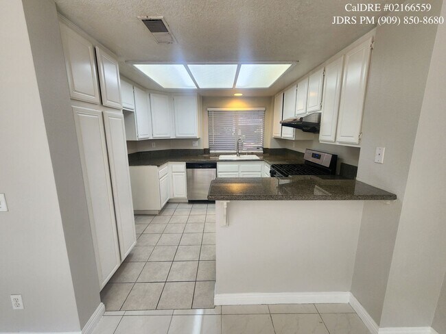 Building Photo - Price Lowered! West Covina 3 Bedroom Condo