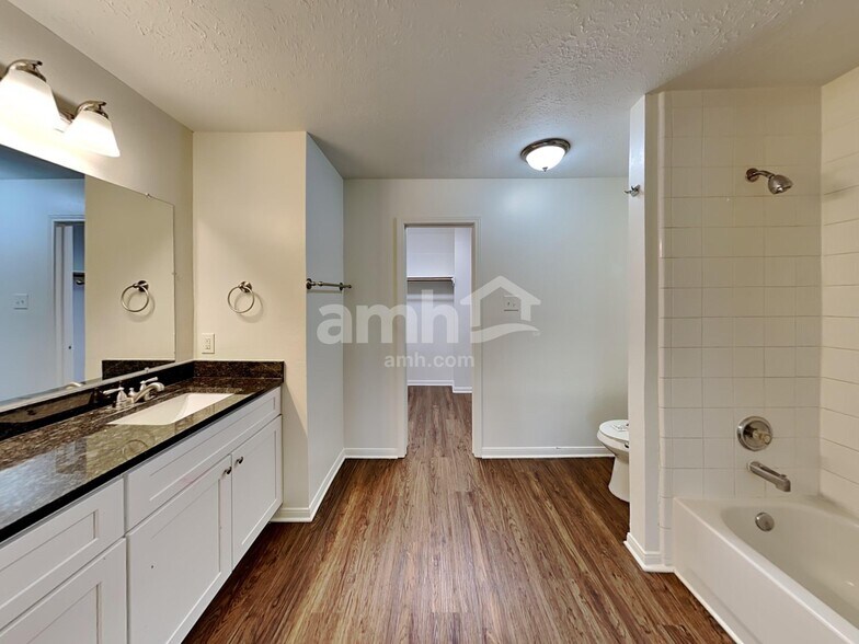 Building Photo - 16410 Tudor Point Ct