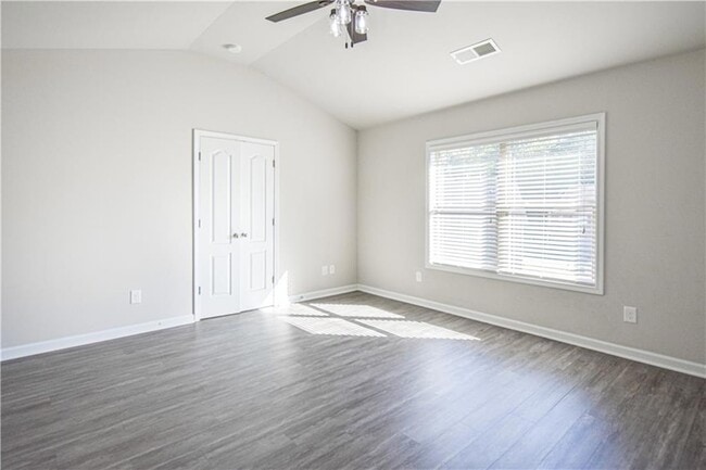 Building Photo - 158 Townview Dr