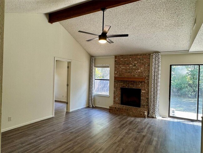 Building Photo - 1203 Yorkshire Ln