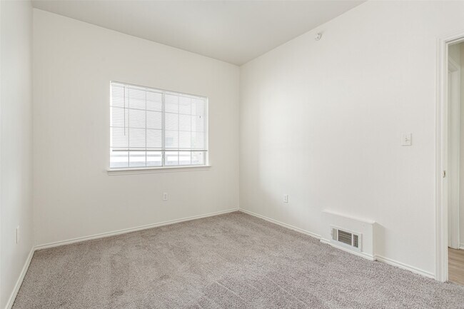Building Photo - 4713 Virginia Ave