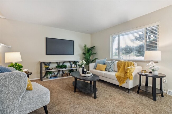 Building Photo - 1872 N Robb St