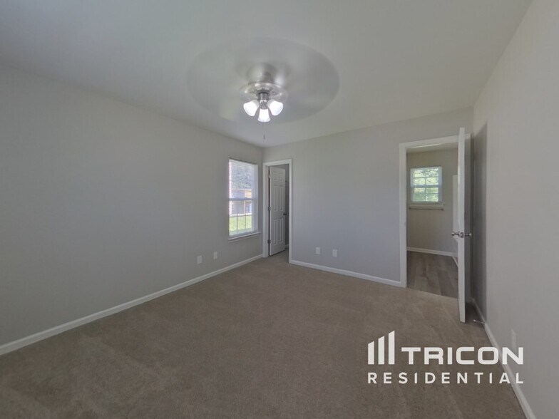 Building Photo - 4920 Hopewood Ln