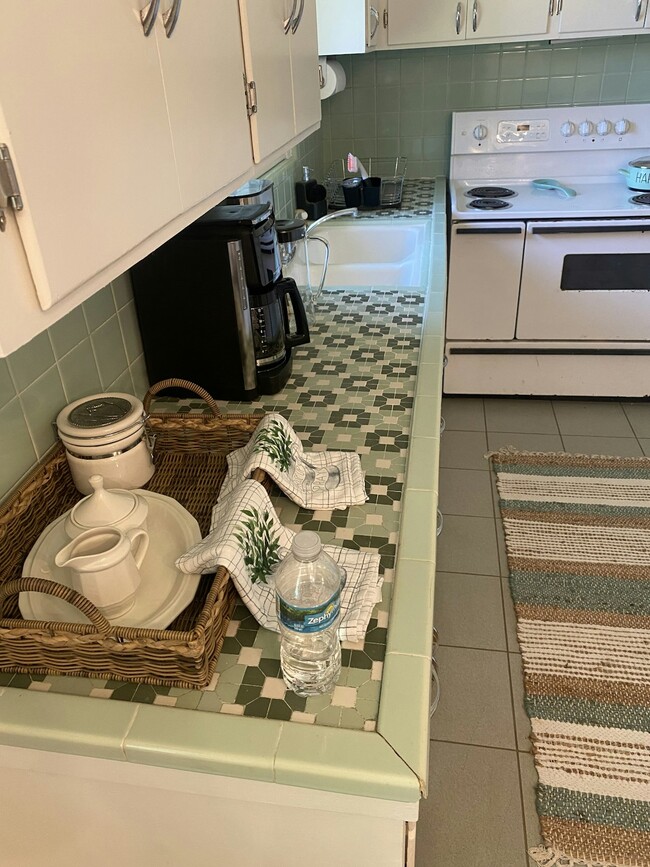 Building Photo - 27 Escalona Ave