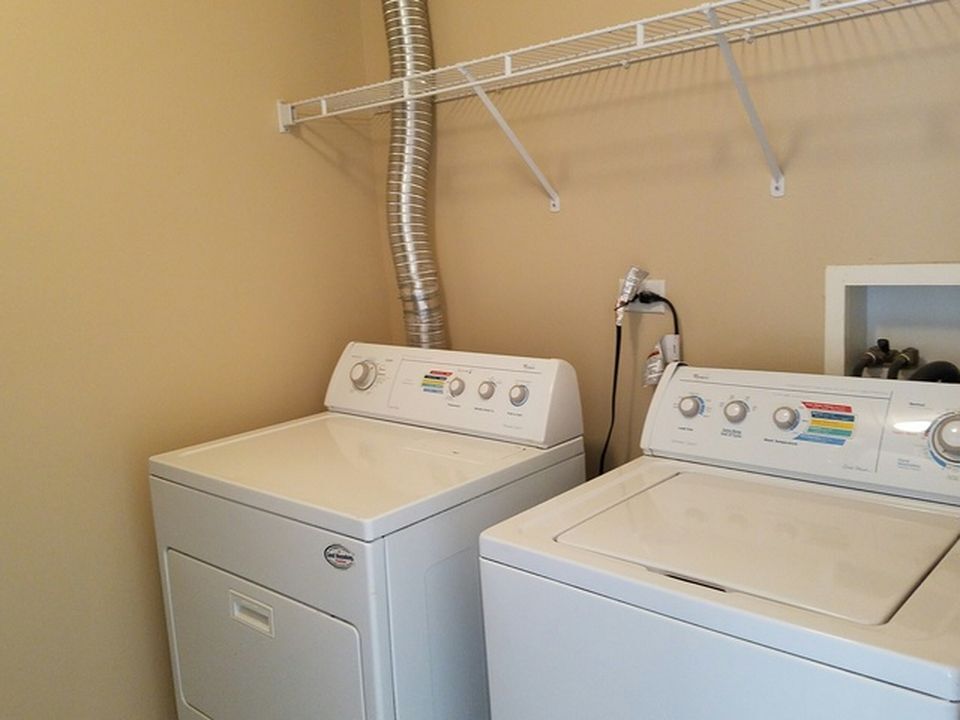 Building Photo - 2541 Hillsboro Blvd