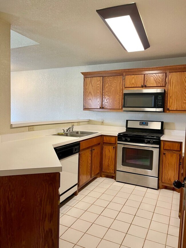 Building Photo - 3320-3322 Ridgecrest Cir