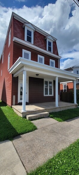 Primary Photo - 219 7th St