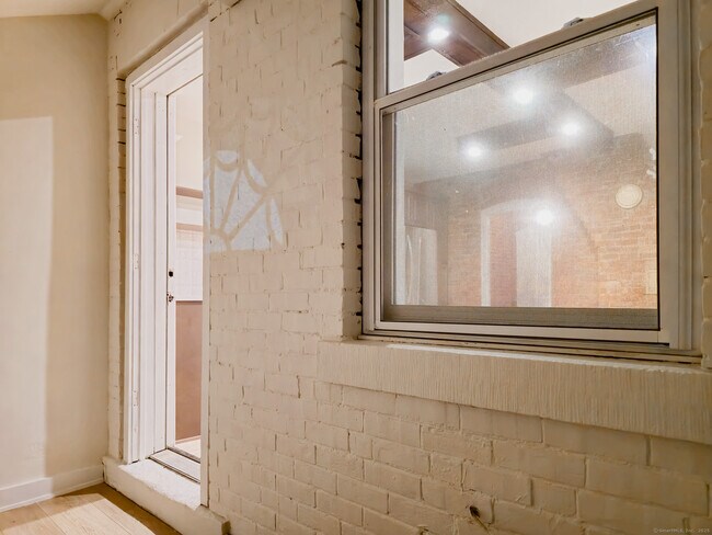 Building Photo - 2 Park Terrace