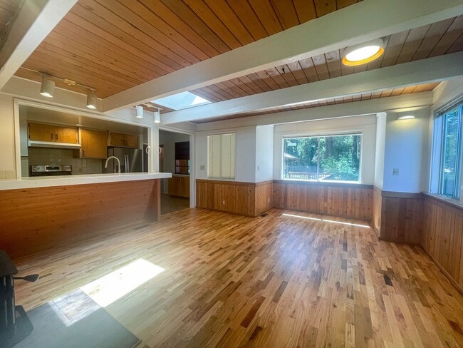Building Photo - 3Bd/2.5Ba Edmonds Home