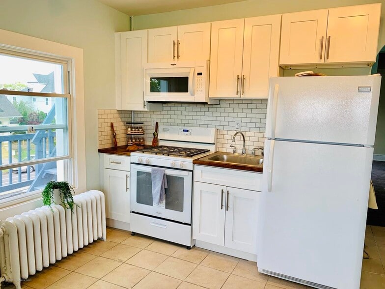 Kitchen Area - 415 Sunset Ave
