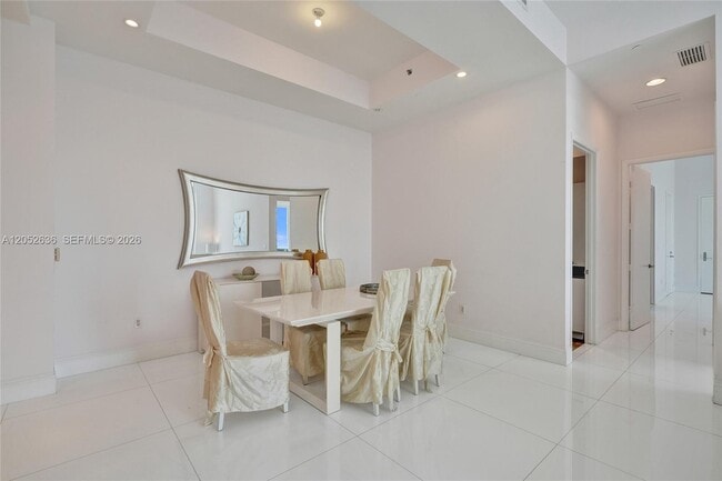 Building Photo - 16001 Collins Ave