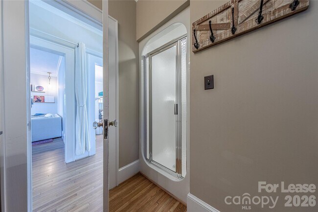 Building Photo - 2101 Dartmouth Pl