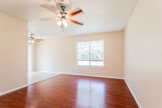 Building Photo - 3004 Pecan Springs Rd