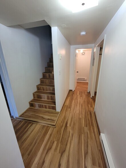 Hallway - 1043 Madison St
