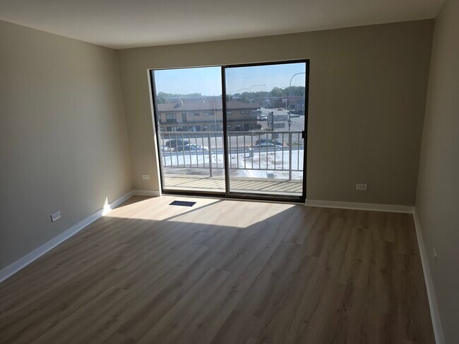 Building Photo - 3900 W 95th St