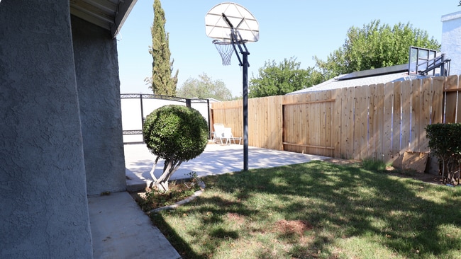 Building Photo - 528 S Sorrel St