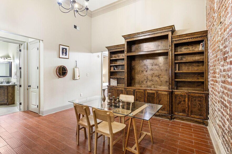 Building Photo - 30 Baronne St