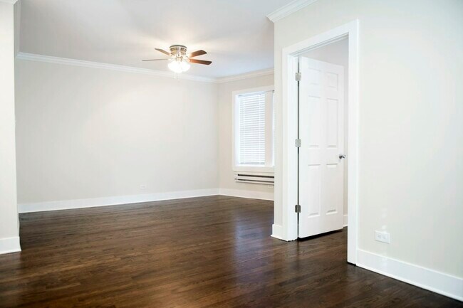 Building Photo - 4216 N Clark St