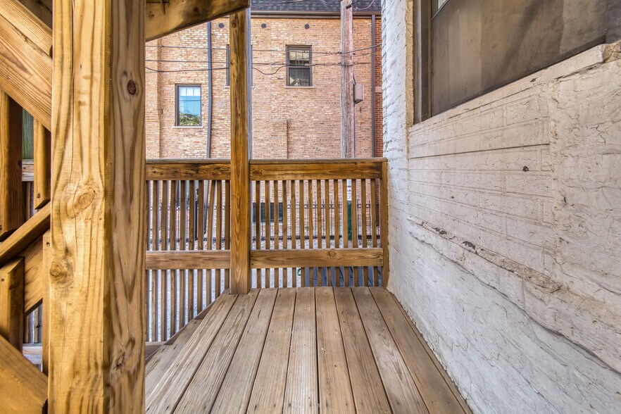 Building Photo - 2211 W Winona St