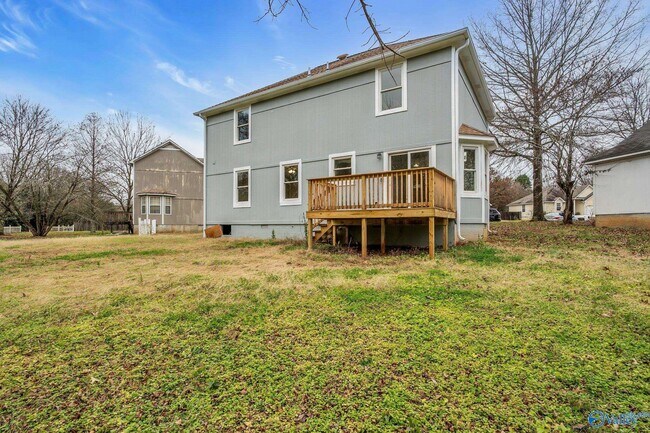 Building Photo - 213 Rebecca Pines Dr