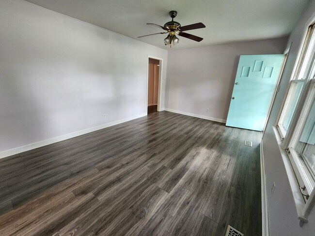 Building Photo - AMAZING 1 Level Columbia, TN Charmer!