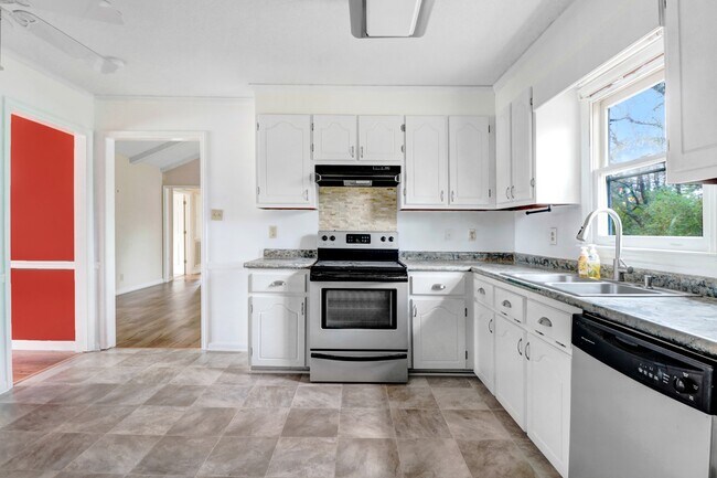 Building Photo - 103 Sallie Pl