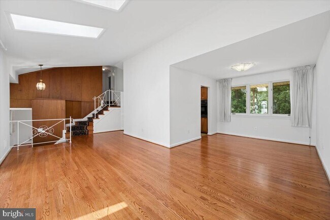 Building Photo - 9202 Wilmett Ct